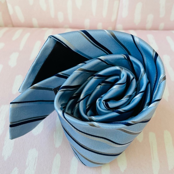 Authentic Louis Vuitton  Necktie  Thai Stripe  Light Blue Navy SILK - Picture 4 of 9